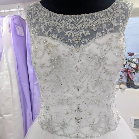 Oleg Cassini CV745 Size 14 Wedding Dress - Picture 4 of 7